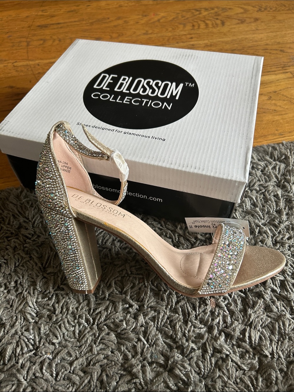 NWT De Blossom Collection Celina-29A Glitter Block Heels Nude Shimmer Size 9